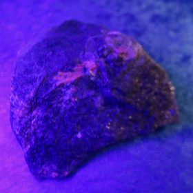 Rubiinifuksiitti raaka 159g B Kittilä Suomi. Hi167