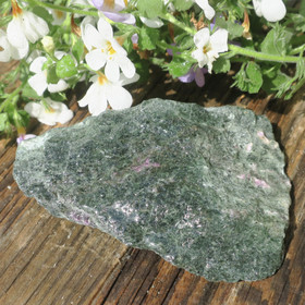 Rubiinifuksiitti raaka 194g Kittilä Suomi. Hi167