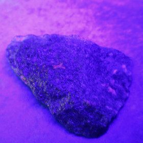 Rubiinifuksiitti raaka 194g Kittilä Suomi. Hi167