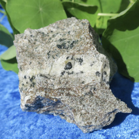 Fluoriitti albiitti raakakivi 375g Hi171