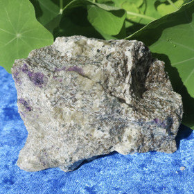 Fluoriitti albiitti raakakivi 375g Hi171