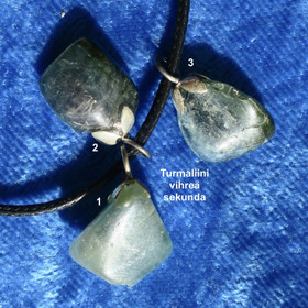 Riipus vihreä turmaliini. Sekunda, huomaamaton pikku vika