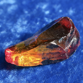 Raakalasi 11g keltaoranssi 2 tummaa pilkkua. nro70