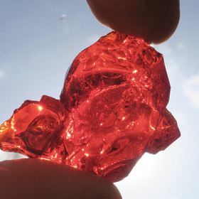 Raakalasi 28g kirkkaanpunainen nro51