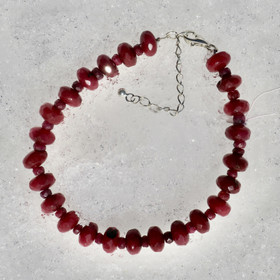 Rannekoru rubiini viistehiottu 19-24cm