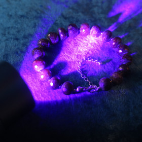 Rannekoru safiiri viistehiottu, pikku hematiitit väleissä, 17-22cm