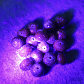 Safiiri viistehiottu irtohelmi 