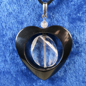 Riipus vuorikide viistehiottu ja hematiittisydän