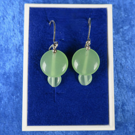Korvakorut vihreä lasisydän ja pyöreä litteä lasihelmi A