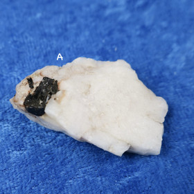 Lumikvartsi ja musta turmaliini 10g. Torro Suomi Hi178