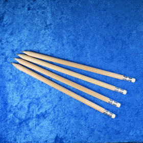 Lyijykynä 18cm ja kumi toisessa päässä