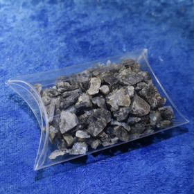 Larvikiitti mursketta 30g rasiassa.  Larvik Norja. Hi117 