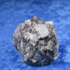 Larvikiitti raaka 82g Larvik Norja. Hi117 