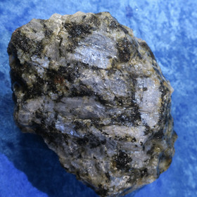 Larvikiitti raaka 870g Larvik Norja. Hi117 