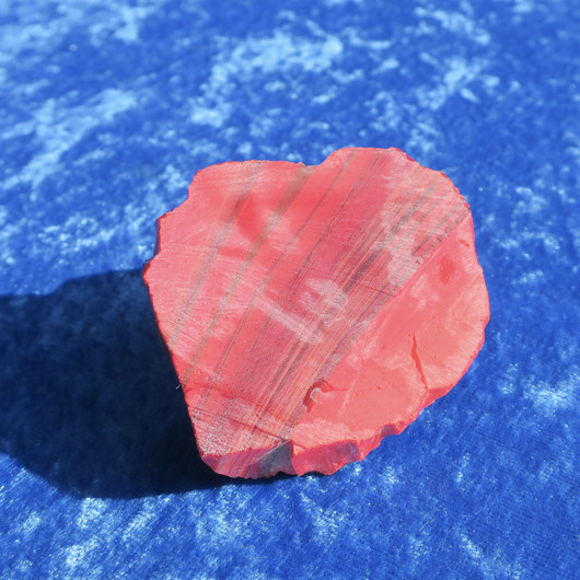 Raakalasi väriä vaihtava punamusta raidallinen 136g nro7