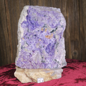 Tsharoiitti siivu 9x11cm marmorialustalla 475g