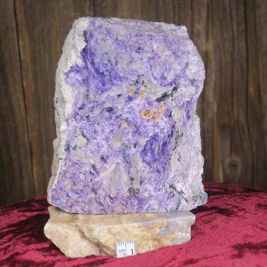 Tsharoiitti siivu 9x11cm marmorialustalla 475g