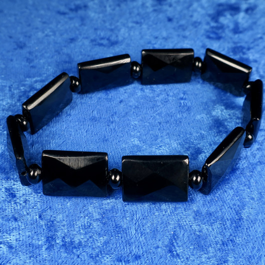 Rannekoru musta onyksi viistehiotut palat