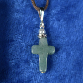 Riipus aventuriiniristi ja helmi