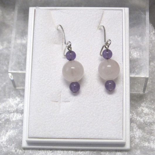 Korvakorut ruusukvartsi ja ametistit 484