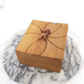 Puurasia irtokannella, 600g voirasialle. Kannessa poro. 2-laatu