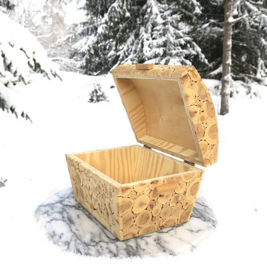 Kataja aarrearkku kaarevalla saranakannella