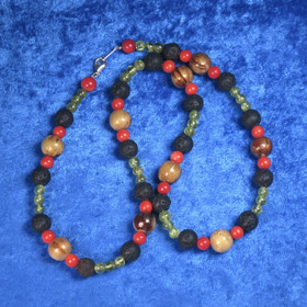 Kaulahelmet laavakivi, koralli, peridootti. Isabel1