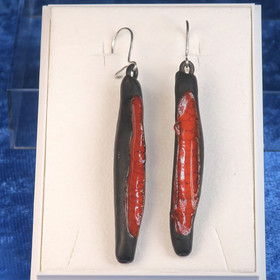 Korvakorut keramiikkaa punamustat ERIKA