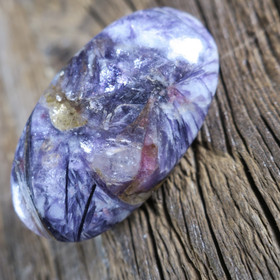 Rintakoru lepidoliitti, rubelliitti ovaali Z