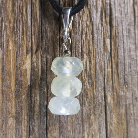 Riipus prehniitti 3 viistehiottua. Crista