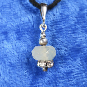 Riipus prehniitti siro viistehiottu zirkonikoristein 1vhz. Crista