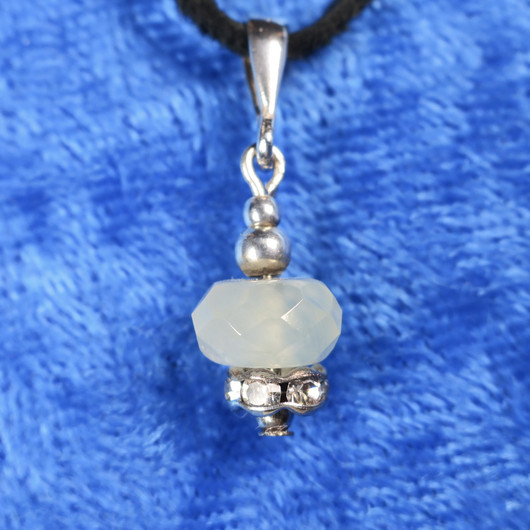 Riipus prehniitti siro viistehiottu zirkonikoristein 1vhz. Crista