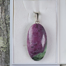 Riipus rubiinizoisiitti 