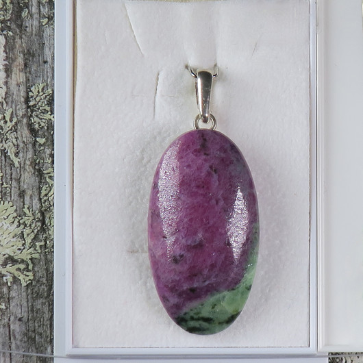 Riipus rubiinizoisiitti 