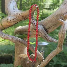 Kaulahelmet  joulunpunaiset sirot puuhelmet 48cm 