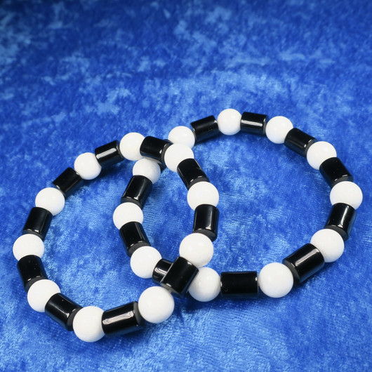 Rannekoru lumikvartsi ja onyksi. Valitse koko