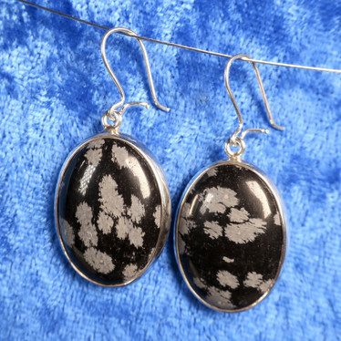 Korvakorut lumihiutaleobsidiaani 18x24mm LUM1