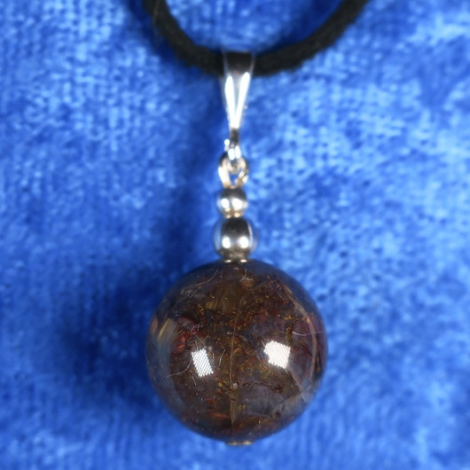 Riipus pietersiitti. Harvinainen kivi