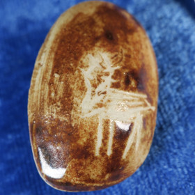 Rintakoru keramiikkaa poro