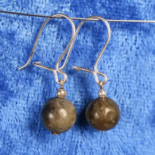 Korvakorut labradoriitti 8mm