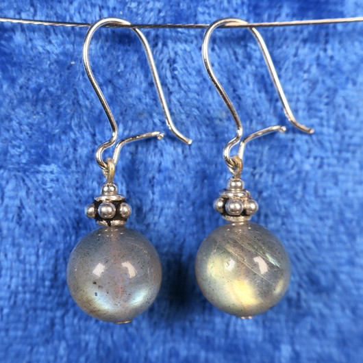 Korvakorut labradoriitti 10mm, hopeakukka SYLVI2