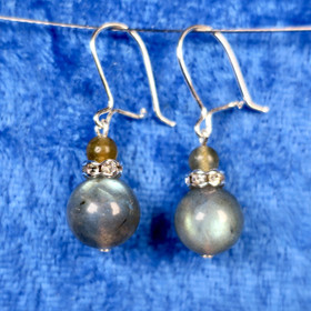 Korvakorut labradoriitti 10mm, 4mm, zirkonirengas SYLVI4