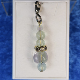 Riipus fluoriitti sydämet zirkonikoristein lukolla. FIIA5