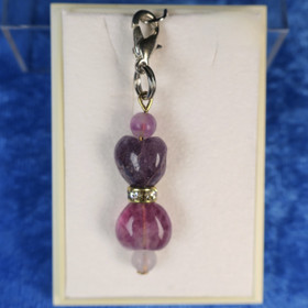 Riipus fluoriitti sydämet zirkonikoristein lukolla. FIIA7