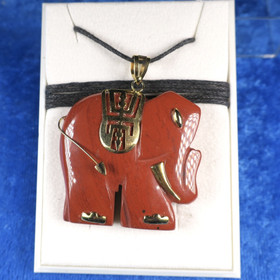 Riipus kookas punainen jaspis elefantti