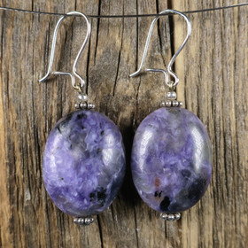 Korvakorut tsharoiitti ovaali litteä 64ko16