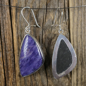 Korvakorut tsharoiitti charoite kolmikulmaiset, kookkaat KRY