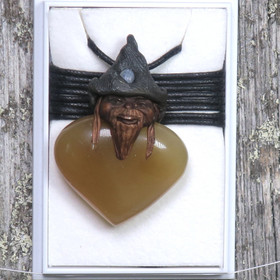 Riipus akaatti piksihahmo sydän, safiiri hatussa pixiU