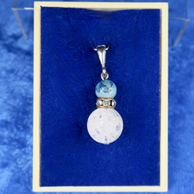 Riipus särötetty vuorikide ja akaatti. iceA