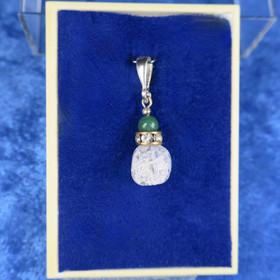 Riipus särötetty vuorikide ja kvartsiitti. iceB